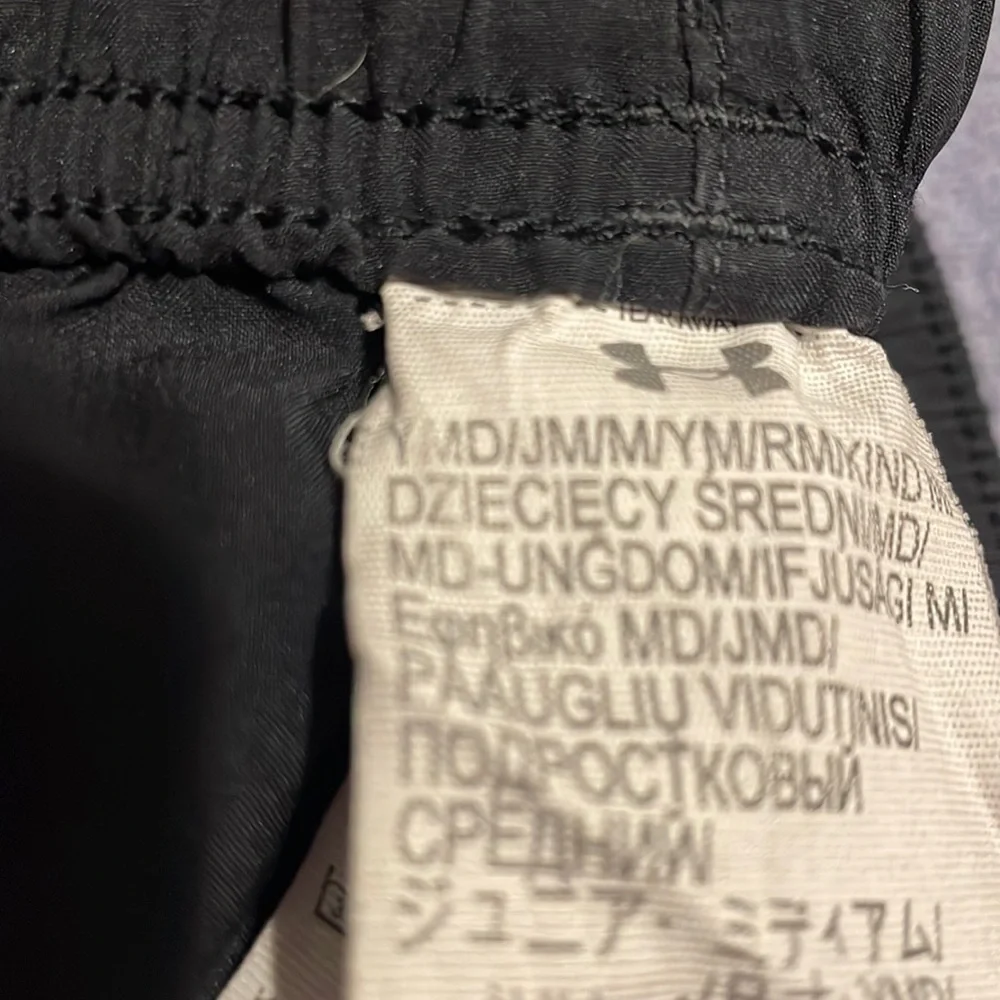 Under armour girls running shorts - Picture 3 of 3